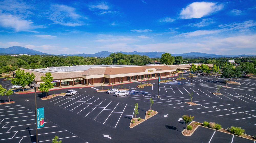 Cobblestone Shopping Center: 10 - 190 Hartnell Ave, Redding, CA 96002